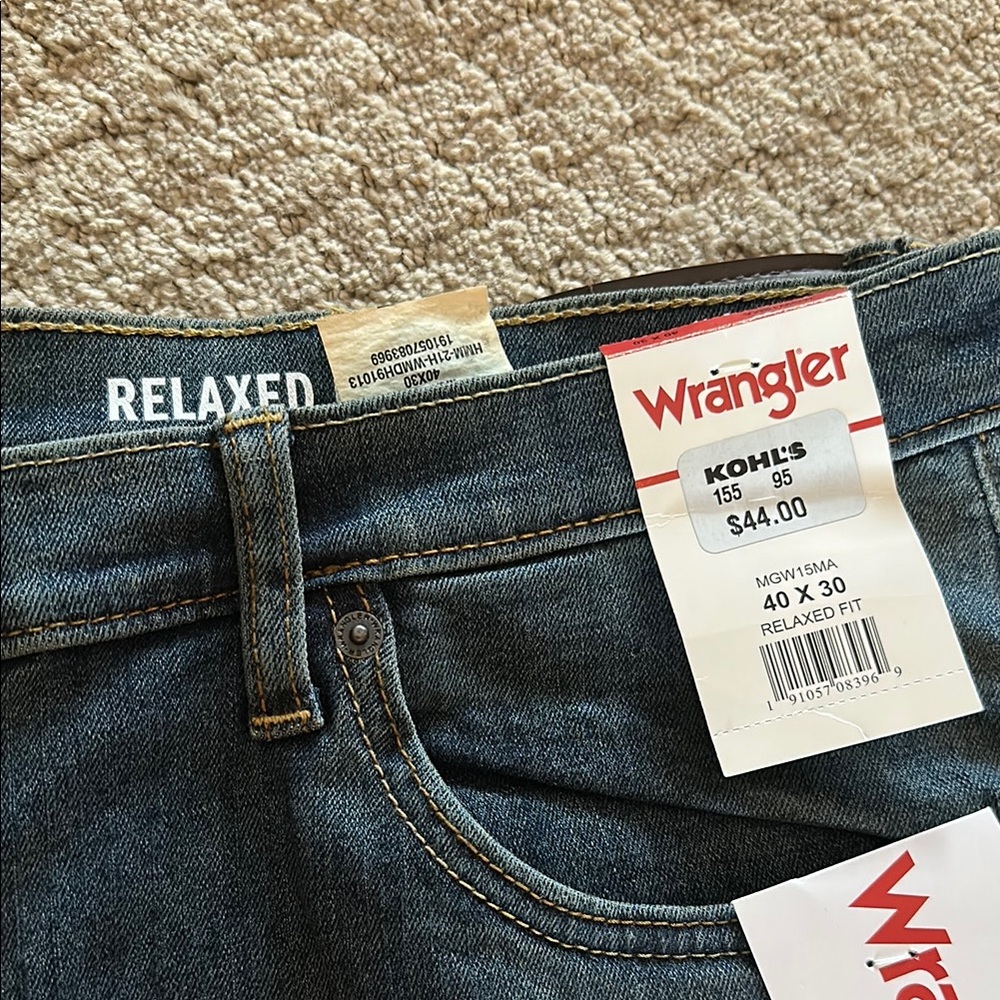 NWT Wrangler Men's Dark Blue Relaxed Jeans - Picture 2 of 7